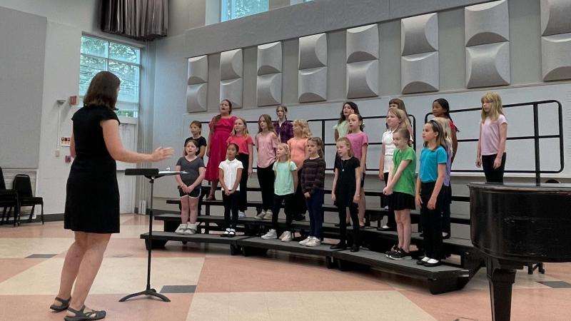 Young girl choir